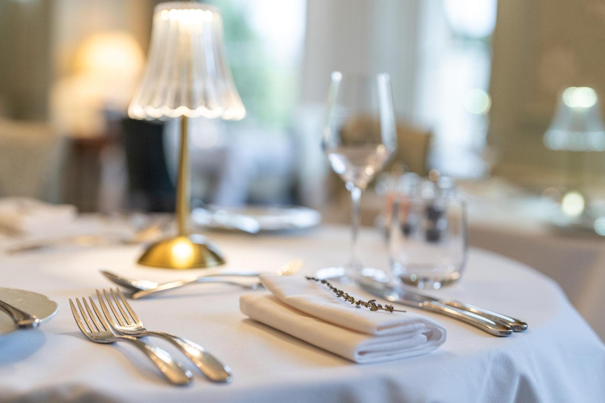 Weston Manor Hotel 外观 照片