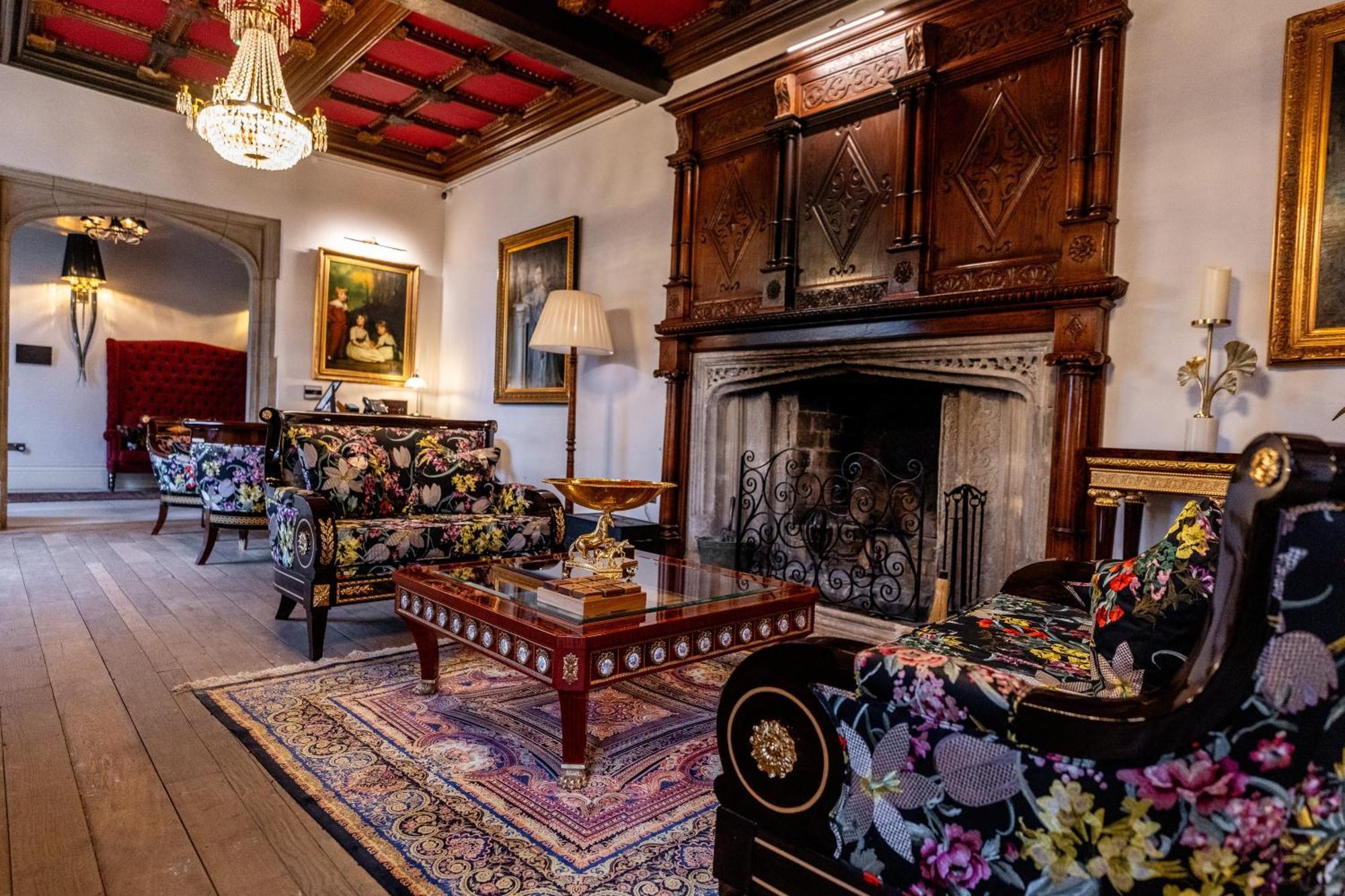 Weston Manor Hotel 外观 照片