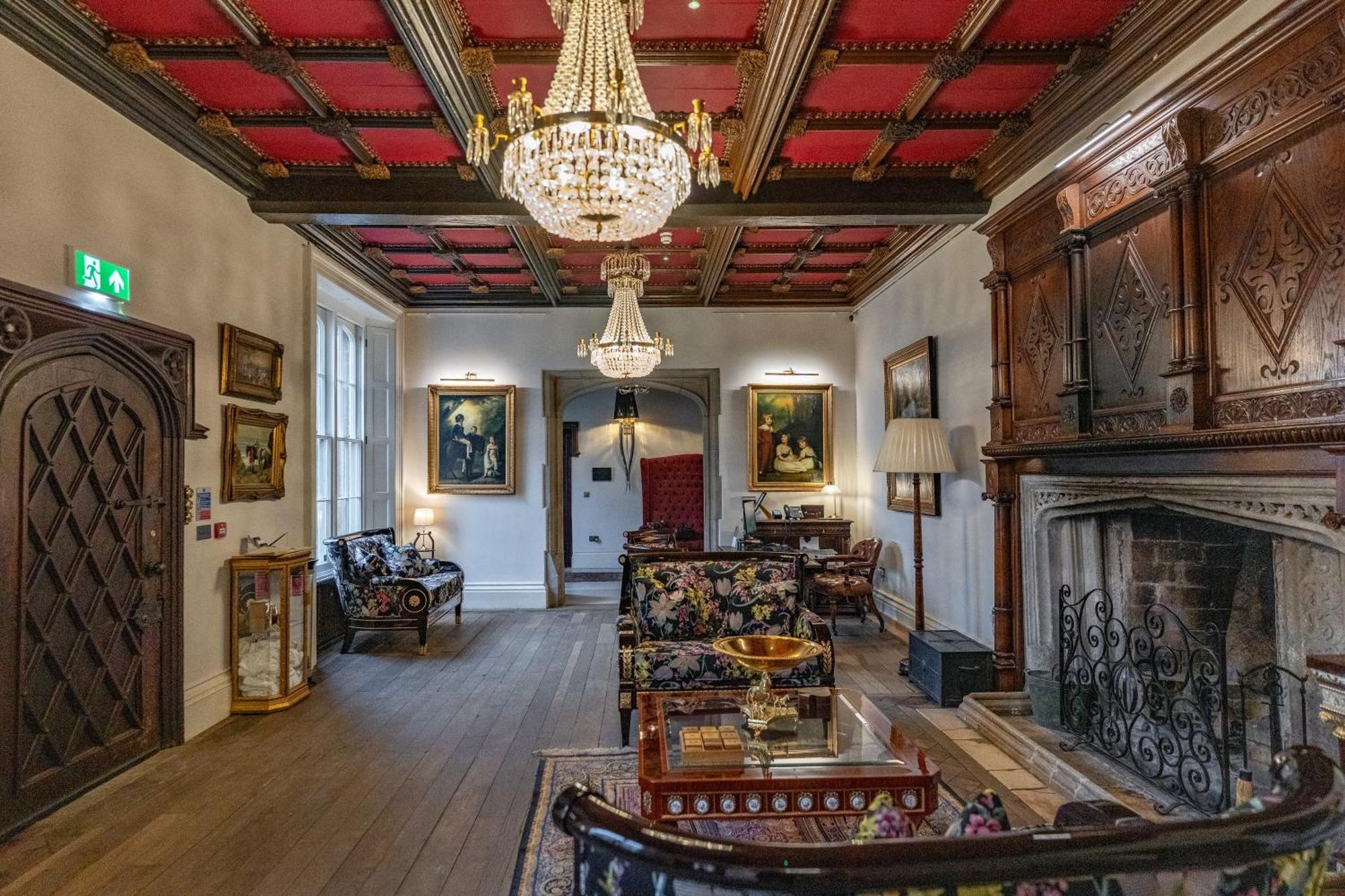 Weston Manor Hotel 外观 照片