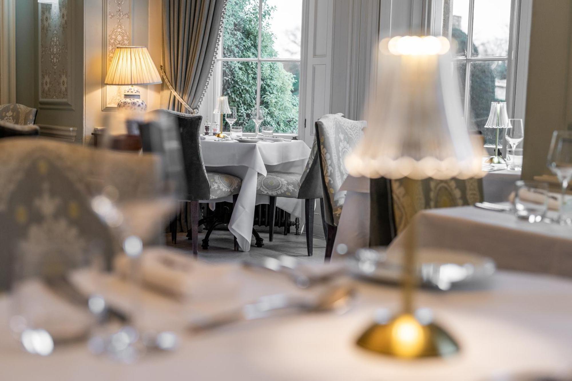 Weston Manor Hotel 外观 照片