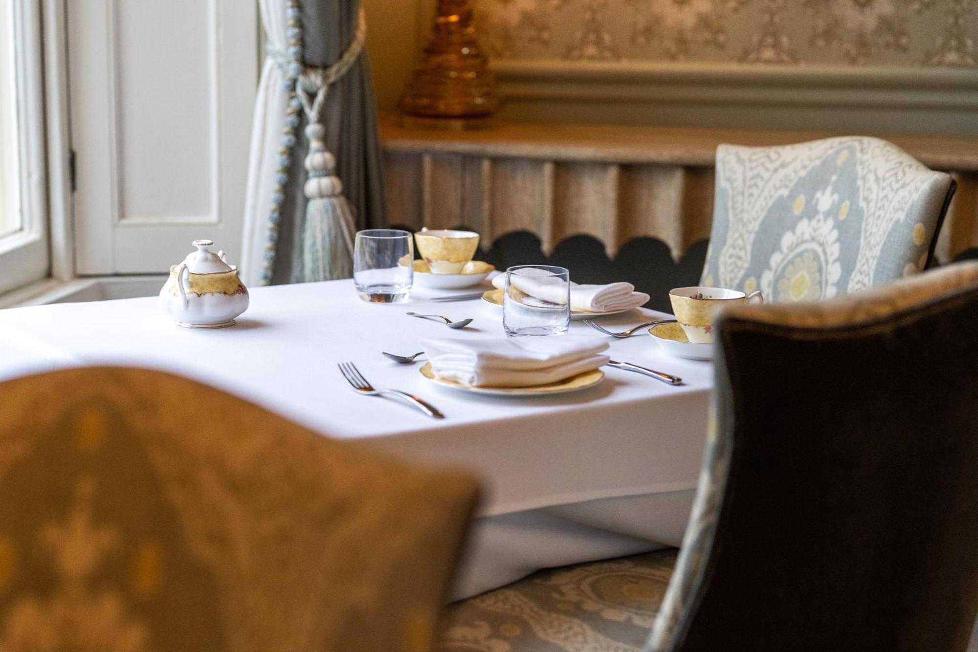 Weston Manor Hotel 外观 照片