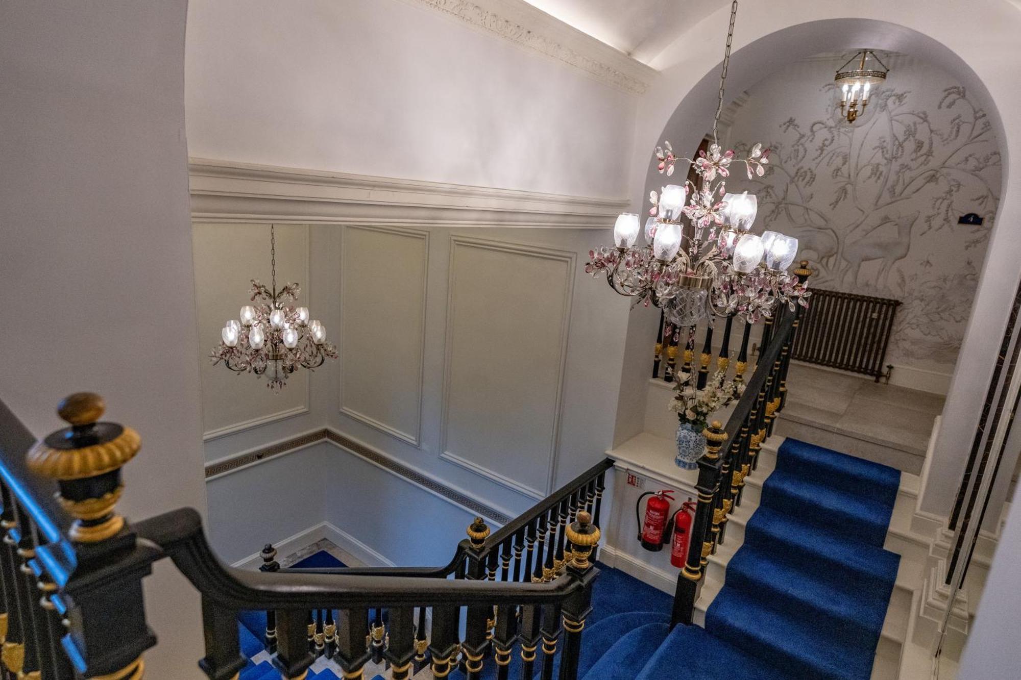 Weston Manor Hotel 外观 照片