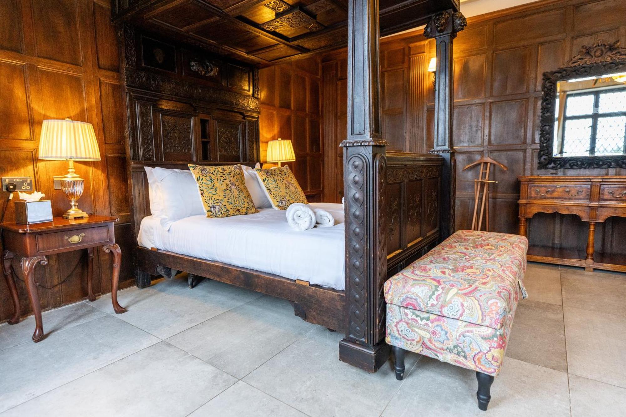 Weston Manor Hotel 外观 照片
