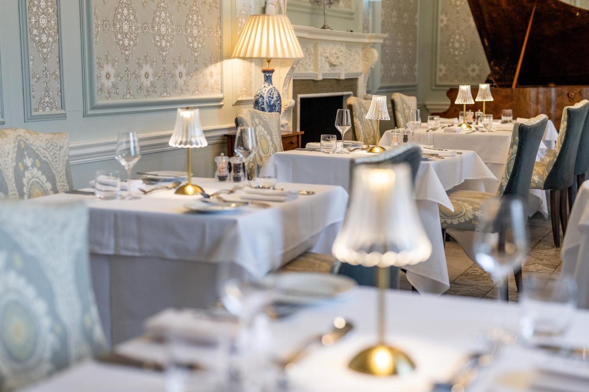 Weston Manor Hotel 外观 照片