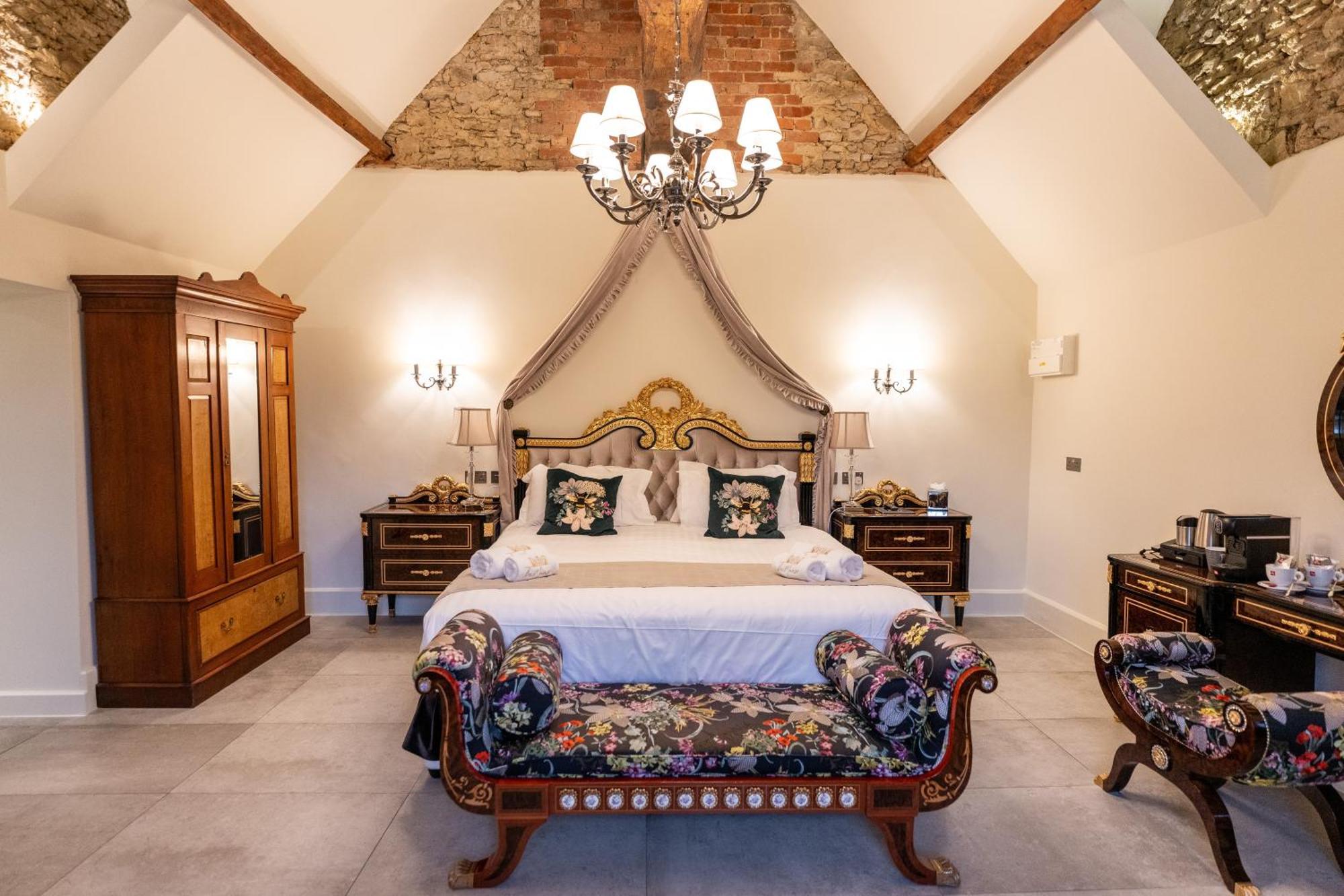Weston Manor Hotel 外观 照片