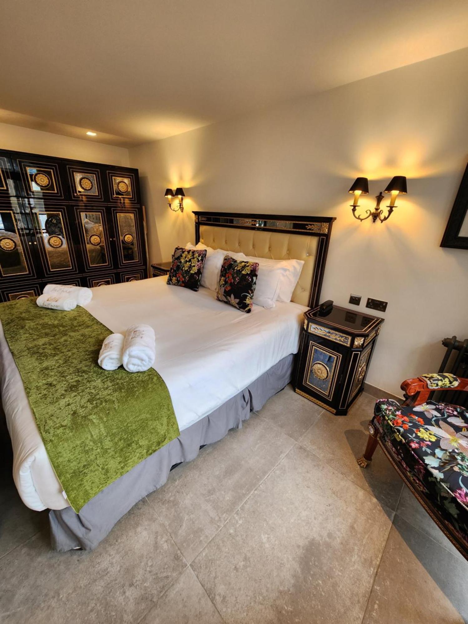 Weston Manor Hotel 外观 照片