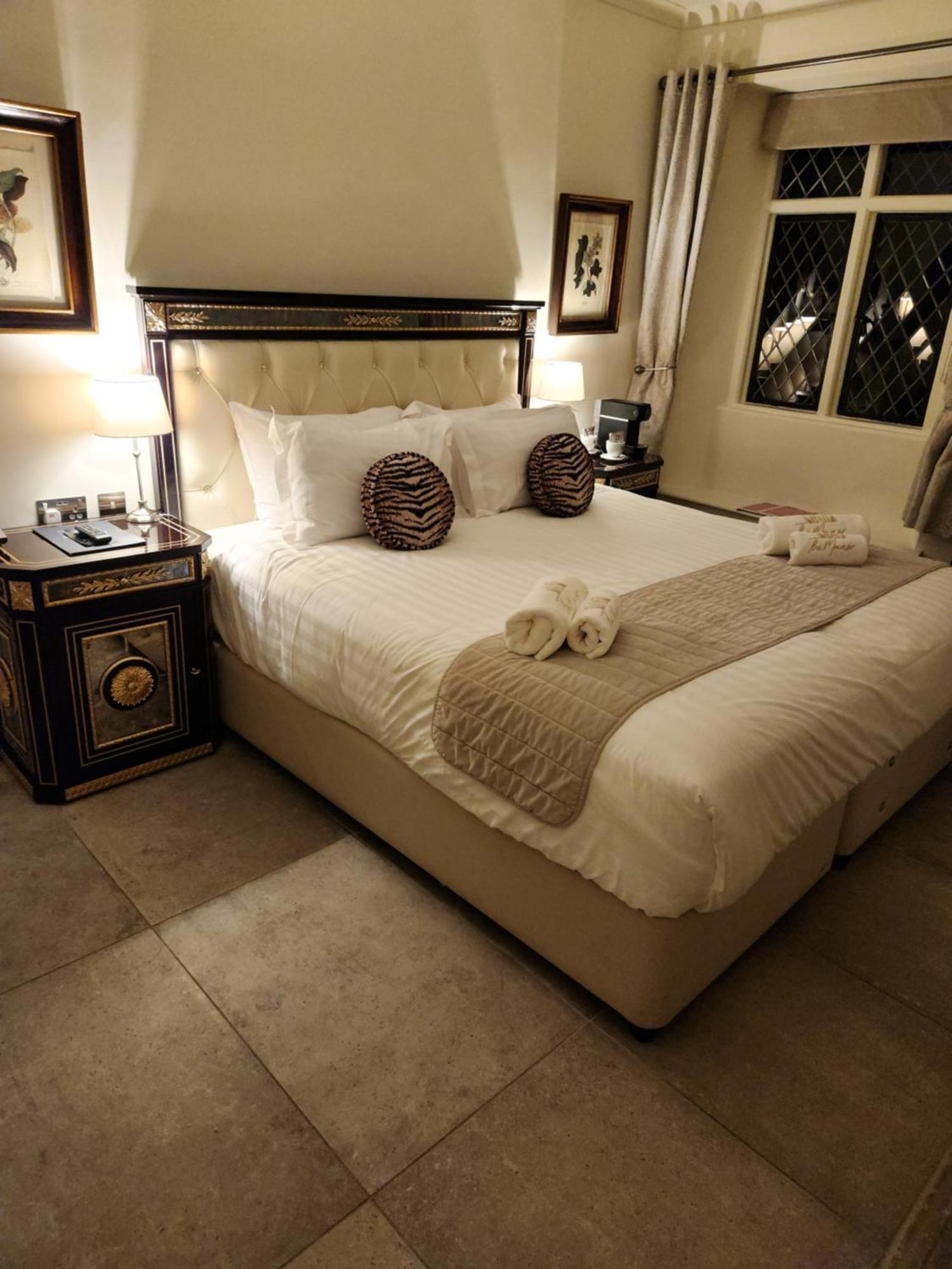 Weston Manor Hotel 外观 照片