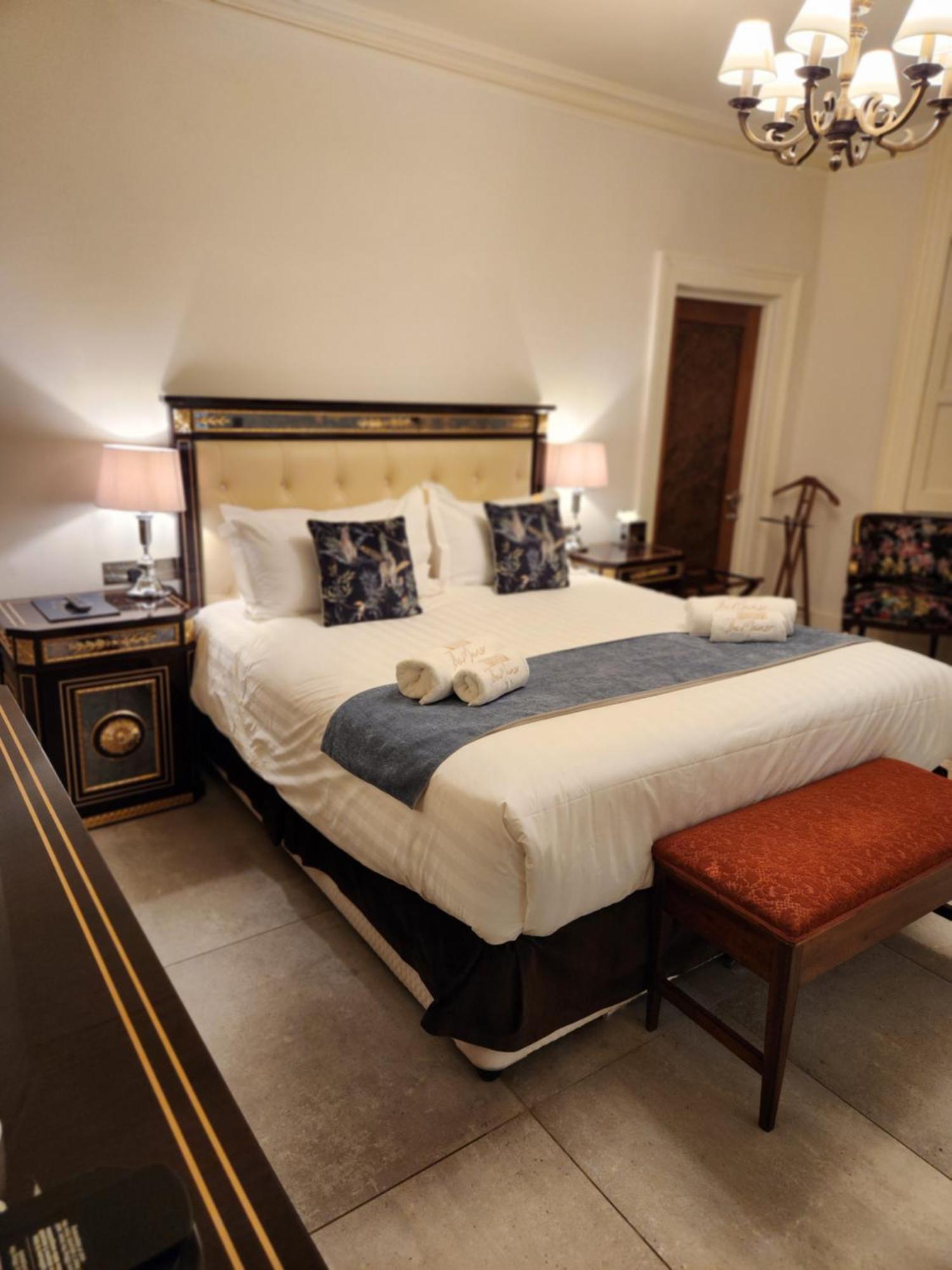 Weston Manor Hotel 外观 照片