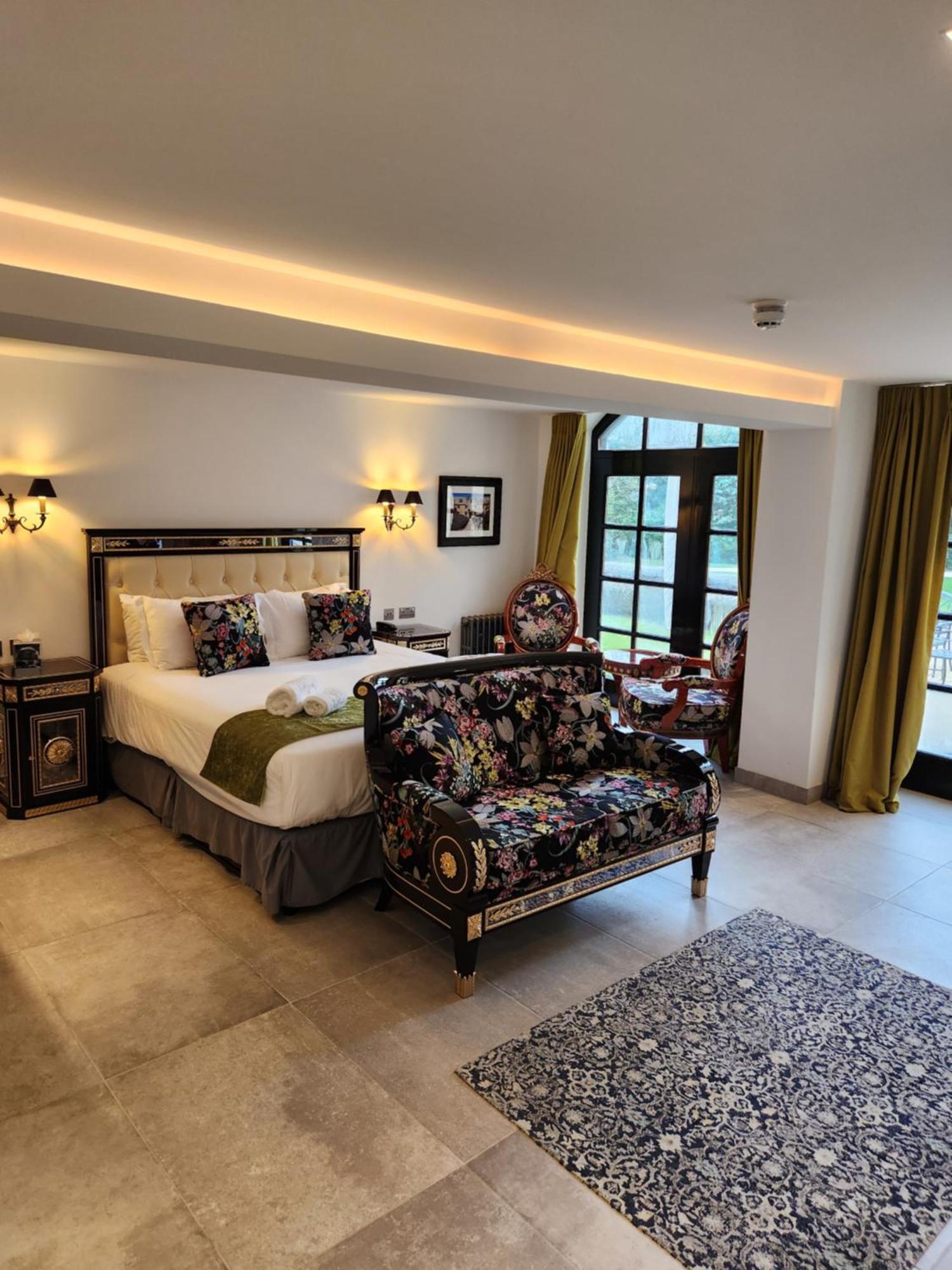 Weston Manor Hotel 外观 照片