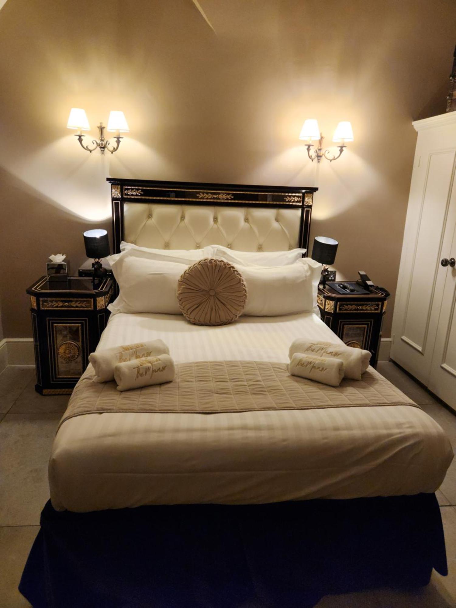 Weston Manor Hotel 外观 照片